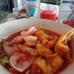 นุ้ย โฟบ้านบึง