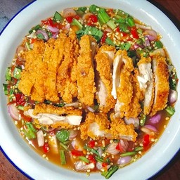 ยำไก่กรอบ น้ำปลาร้า