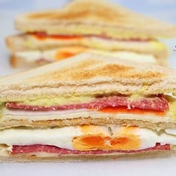 แซนวิชแฮมไข่ดาว