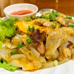 คั่วไก่,หมี่คะน้าผัดพริกเผา,พาสต้าผัดฉ่า by เจ๊โหน่ง