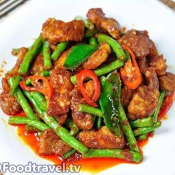 ข้าวผัดพริกแกงหมู