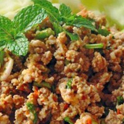 ลาบไก่ราดข้าว