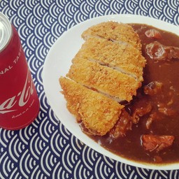 ข้าวแกงกะหรี่หมูทอด กับโค้ก