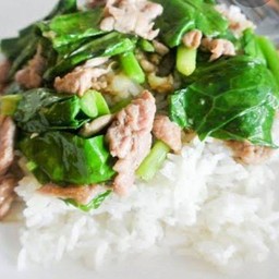 คะน้าหมูชิ้นราดข้าว