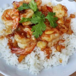 กุ้งกระเทียมราดข้าว