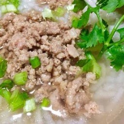 ข้าวต้มหมูสับ