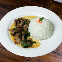 ข้าวกระเพราหมูตุ๋น