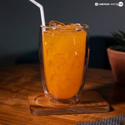(ราคา 120 บาท) น้ำส้มสด คั้นจากผลส้มแท้ ๆ เติมความสดชื่นได้เป็นอย่างดี