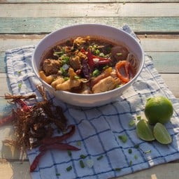 ขนมจีนน้ำเงี้ยวรวม(มีขาไก่)