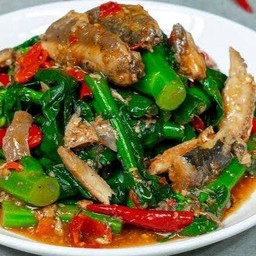 คะน้าปลากระป๋อง