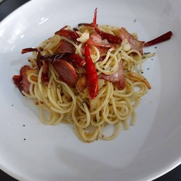 สปาเก็ตตี้พริกแห้งเบคอน