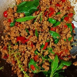 ข้าวไข่ข้นกะเพราเนื้อสับ