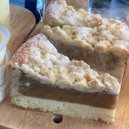 Apple Crumble Cake With Vanilla Sauce