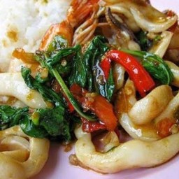 กระเพราทะเลราดข้าว