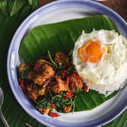 กะเพราถาดซี่โครงหมู