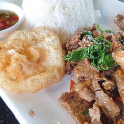 ข้าวกะเพราเนื้อโคขุน+ไข่ดาว