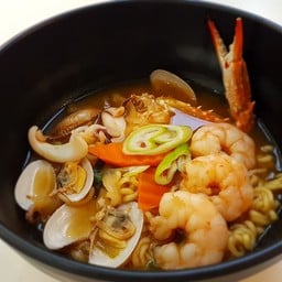 แฮมุลรามยอน (Seafood Ramyeon)