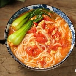 หมี่มะเขือเทศผัดไข่