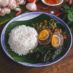 กะเพราถาดไข่เยี่ยวม้า