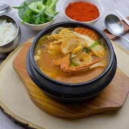 ซุปเต้าเจี้ยวหมู (Soy soup with pork)