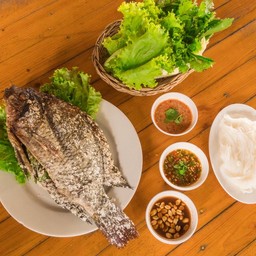 ส้มตำยูโรเมี่ยงปลาเผา
