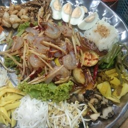 ตำถาดปูปลาร้าใส่กุ้งสด