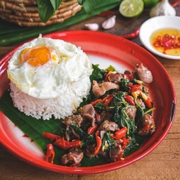 กะเพราถาดเครื่องในไก่
