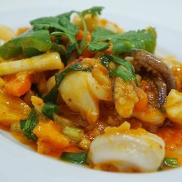 ปลาหมึกผัดไข่เค็ม