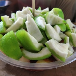 ผลไม้รวมราดน้ำปลาหวาน(พิเศษ)