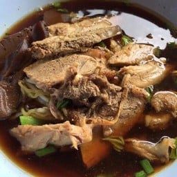 ชมพู่ ก๋วยเตี๋ยวเป็ด(เจ๊ศรีก๋วยเตี๋ยวเป็ดเจ้าเดียวกัน)