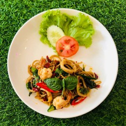 สปาเก็ตตี้ผัดฉ่า (Spaghetti with Spicy Stir Fried Meat)