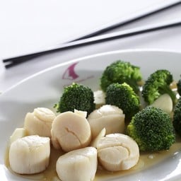 หอยเชลล์ผัดบล็อกคอลี่