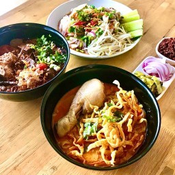 แม่ใบบุญ ข้าวซอย ขนมจีน