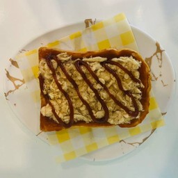 ขนมปังปิ้ง พริกเผา ไก่หยอง (Toast with Thai Chili Paste and Dried Shredded Chicken)