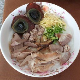 โจ๊กหมูเห็ดหอม & ข้าวห่อหมกทะเลย่าง  By Pitchy