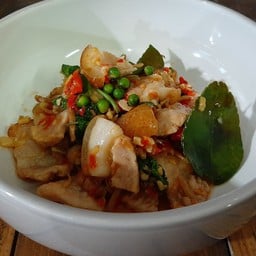 ร้านแกงน้องพลอย