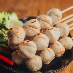 ลูกชิ้นหมูปิ้ง “แก้มตุ่ย” by โอ๋ จรัญฯ37