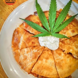 เคสซาดิญ่า อารมณ์ดี