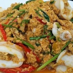 ปลาหมึกไข่ผัดผงกะหรี่ Fried squid curry (จานละ 2 ตัว)