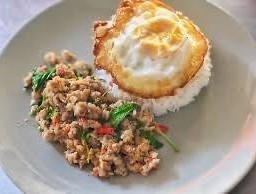 ผัดกะเพรา (ราดข้าว)