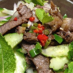 ยำเนื้อย่าง Roast beef salad