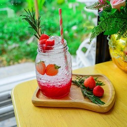 สตรอว์เบอร์รี่ โซดา