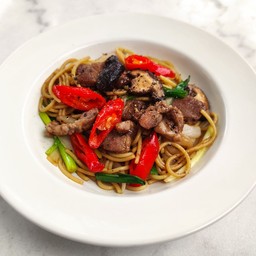 สปาเก็ตตี้หมูสันคอผัดพริกไทยดำ