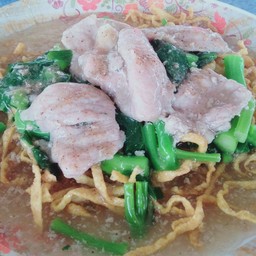 ราดหน้าเส้นหมี่กรอบ