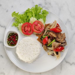 ข้าวหน้าหมูสันนอกผัดพริกไทยดำ