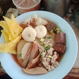 กุ๊กกิ๊กก๋วยเตี๋ยวตามใจ ก๋วยเตี๋ยวรถแดง