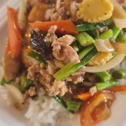 ข้าวราดไข่ดาวทรงเครื่อง