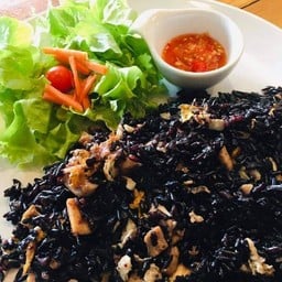 ข้าวไรซ์เบอรี่ผัดอกไก่ใส่น้ำยำ