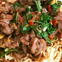 มาม่าผัดกะเพรา