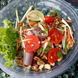 ยำมะม่วงข้าวโพดไข่แดงเค็ม